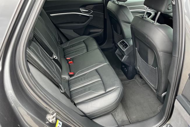 AUDI e-tron Photo 46
