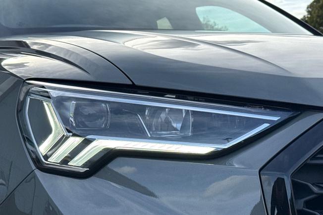 AUDI Q3 Photo 19