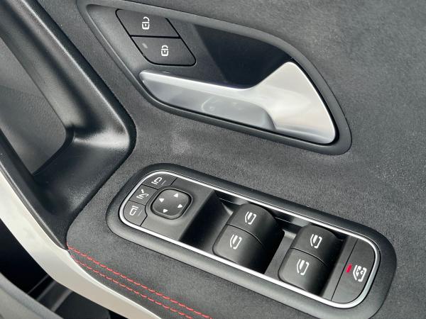 Mercedes-Benz CLA Photo autoimg-3f8f0c51328236bfca53596a03b0196232bed87a.jpg