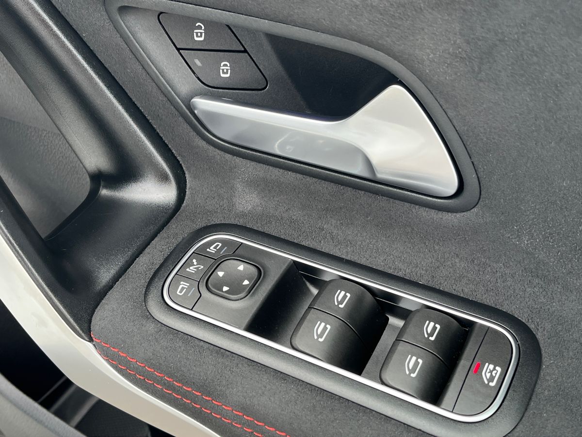 Mercedes-Benz CLA Photo 24