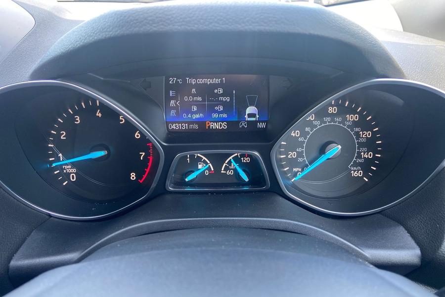 Ford Kuga Photo autoimg-3f96ae5a3ef5927e8e4d9e48bda1a1d48d189a97.jpg