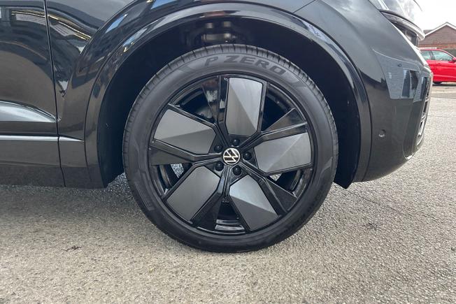 VOLKSWAGEN Touareg Photo 5