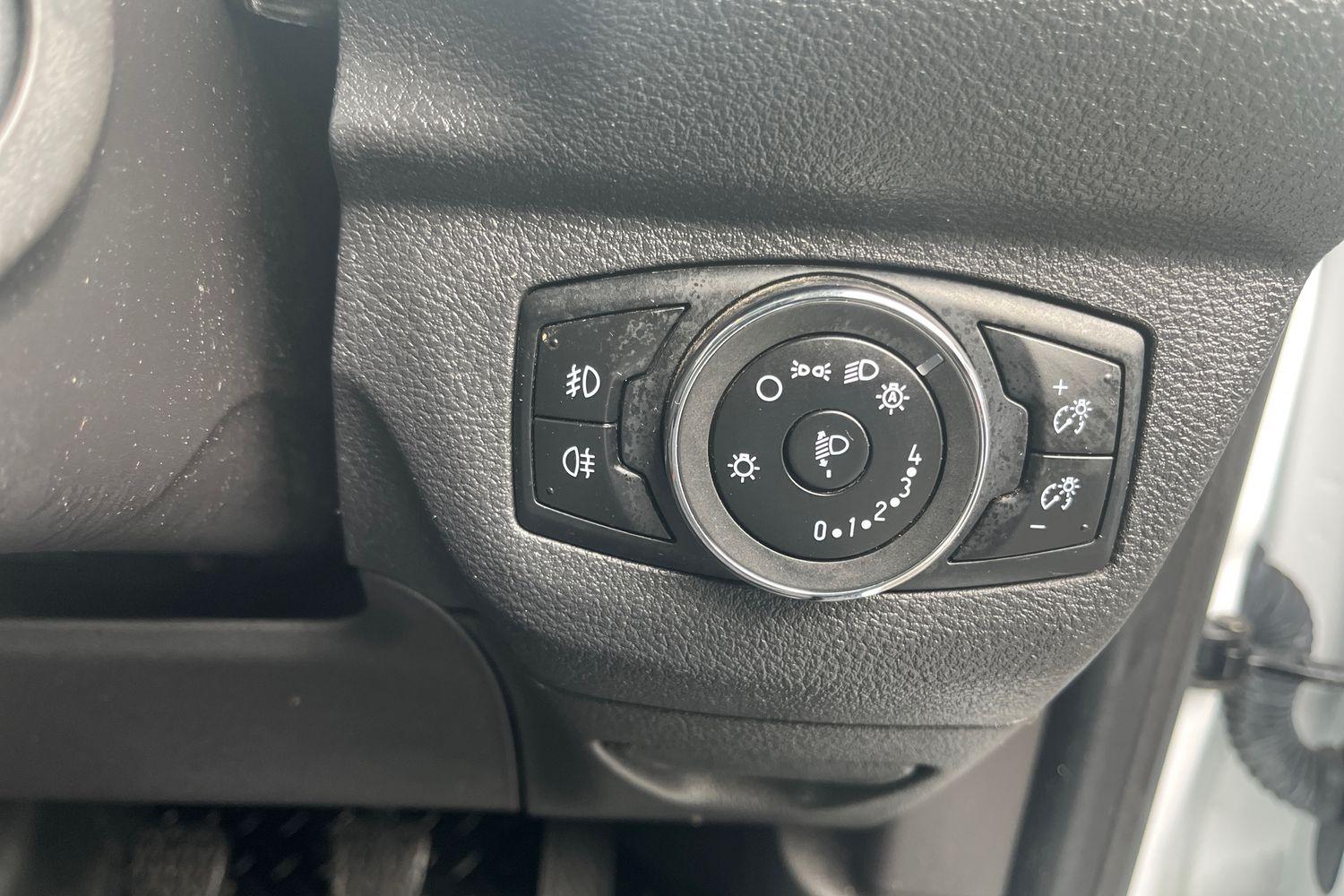 Ford TRANSIT COURIER Photo 14