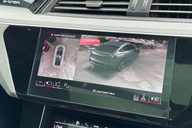 AUDI Q8 E-Tron Photo 36