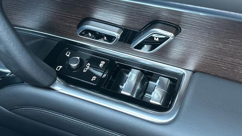 Land Rover Range Rover Photo autoimg-3fa3c846fe6e80f17801f51aaffcac5170e44c38.jpg