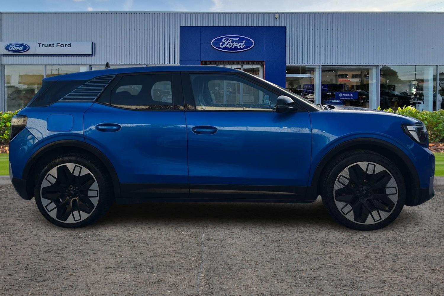Ford EXPLORER Photo 2