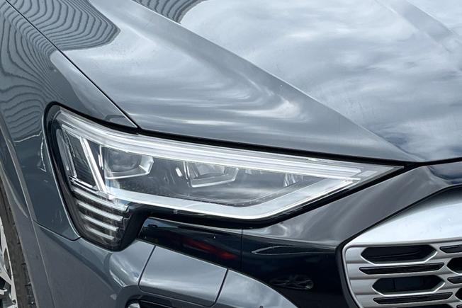 AUDI Q8 E-Tron Photo 19