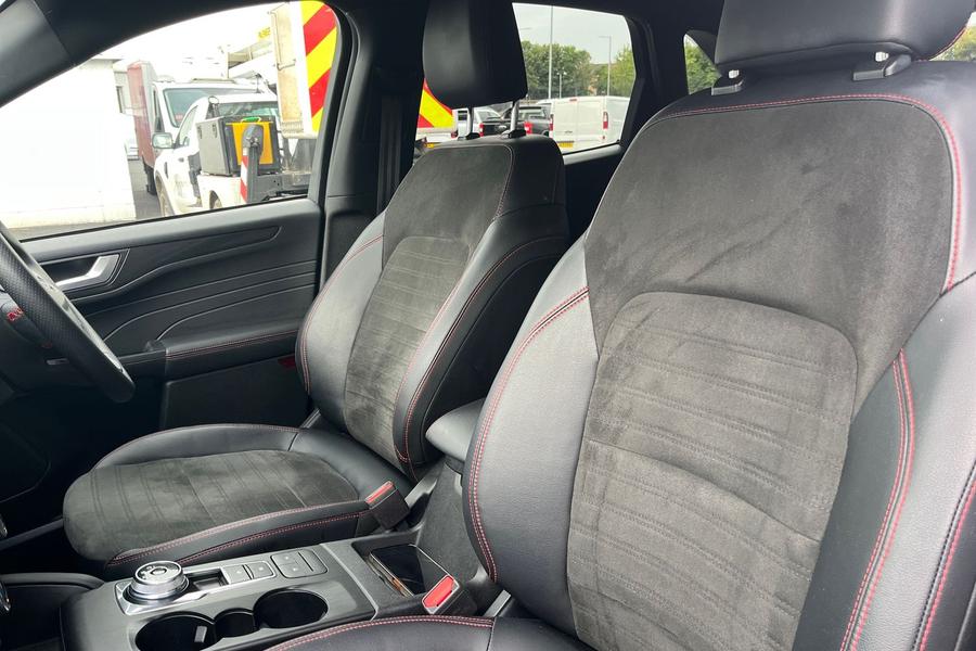 Ford KUGA Photo autoimg-3fc9e6303417093f86028780f993f0c887cc5422.jpg