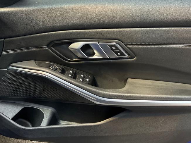 BMW 3 Series Photo 28