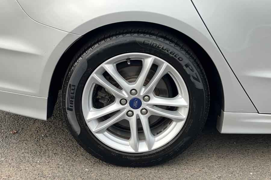 Ford MONDEO Photo autoimg-3fcd9dccfff8f904e53c233a1f9d370d635a1612.jpg
