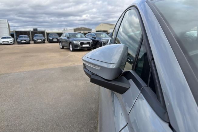 AUDI Q4 E-Tron Photo 60