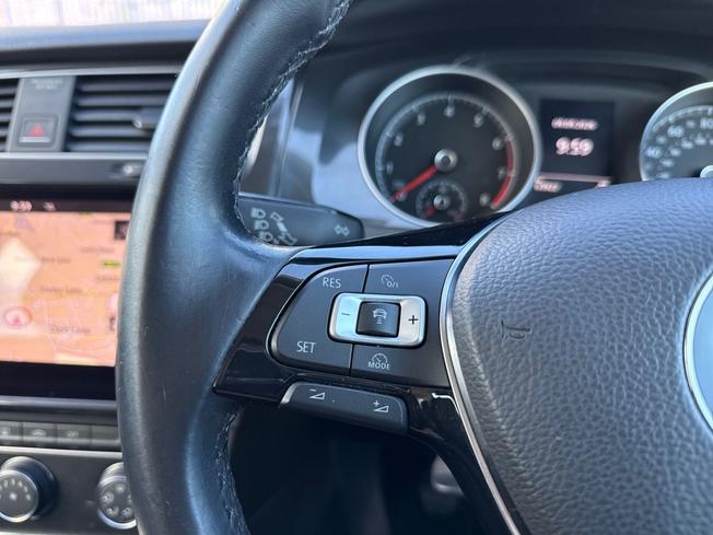 VOLKSWAGEN Golf Photo 16