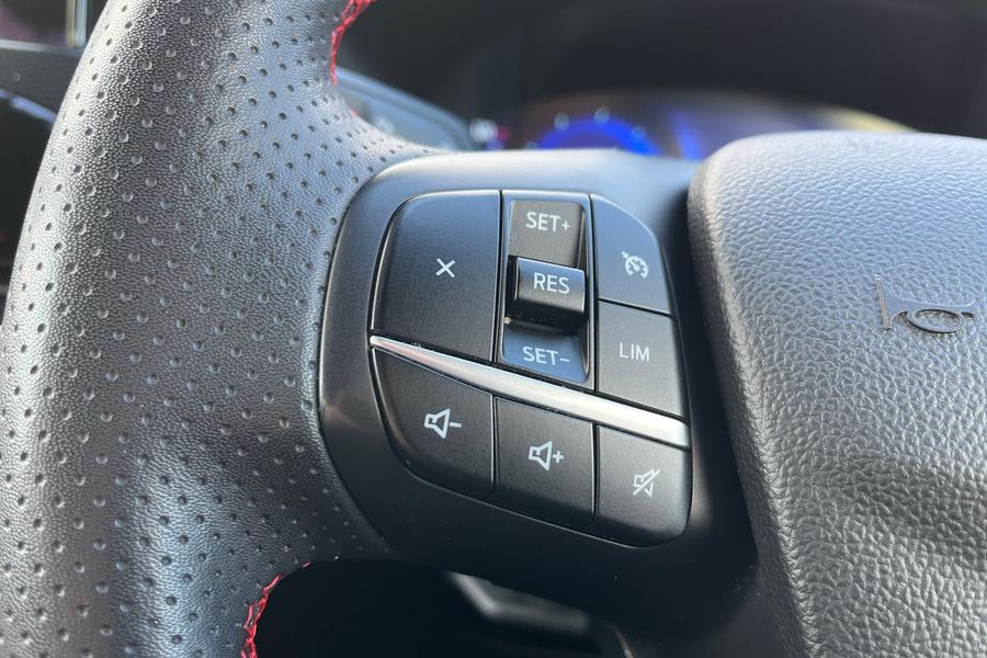 Ford Kuga Photo autoimg-3fd8c5878389245361b0efd9b2ed2cf323ff7963.jpg