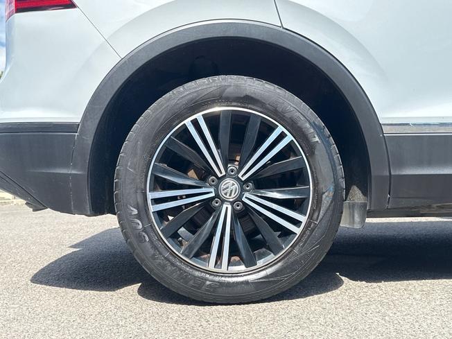 VOLKSWAGEN Tiguan Photo 5