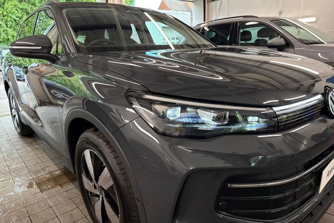 VOLKSWAGEN Tiguan Photo 19
