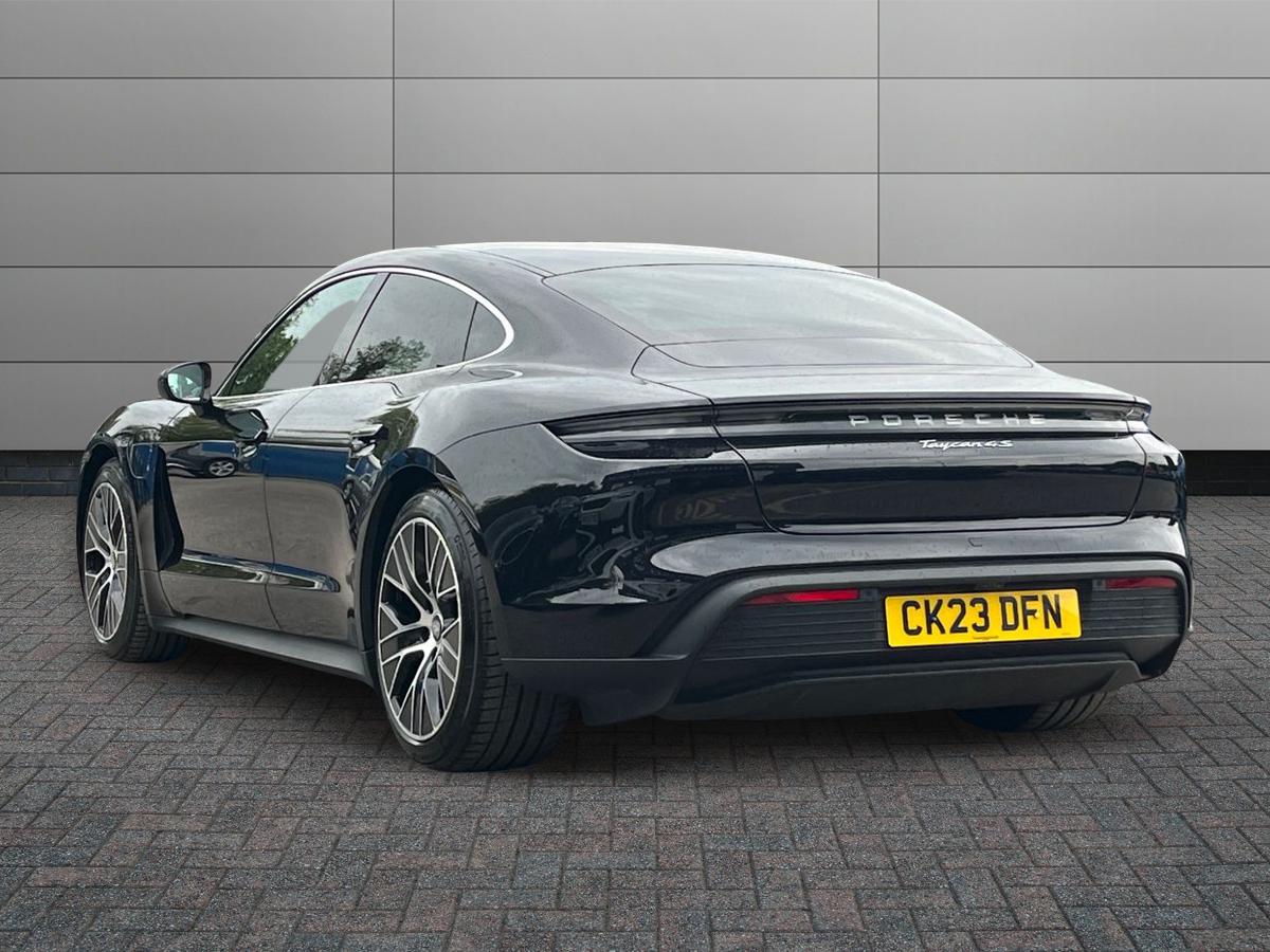 Porsche Taycan Photo 1