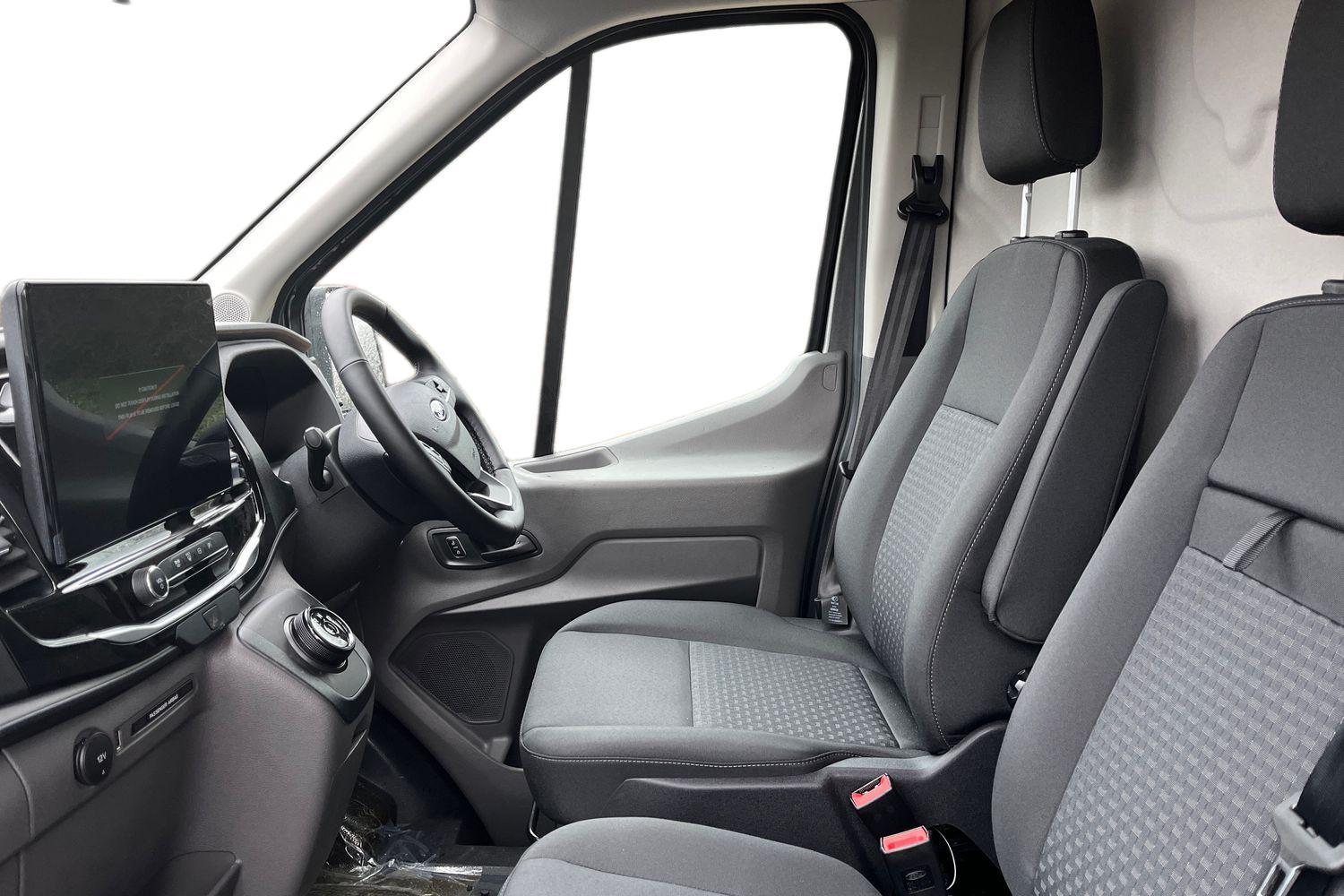 Ford E-TRANSIT Photo 8