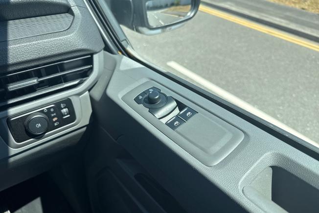 VOLKSWAGEN Transporter Photo 38
