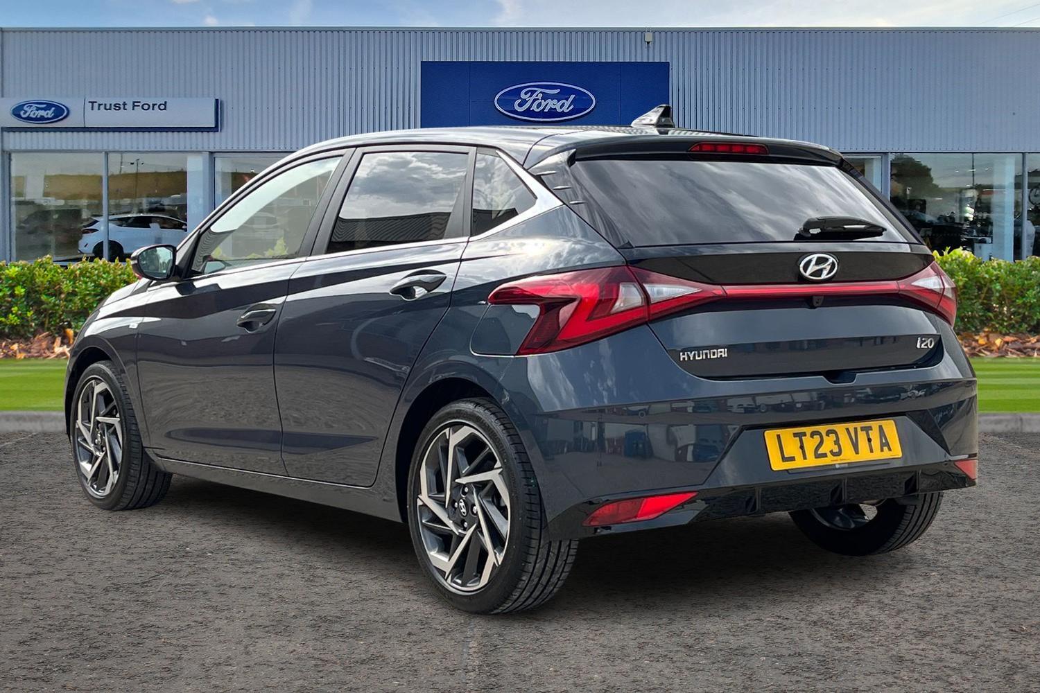 Hyundai i20 Photo 1