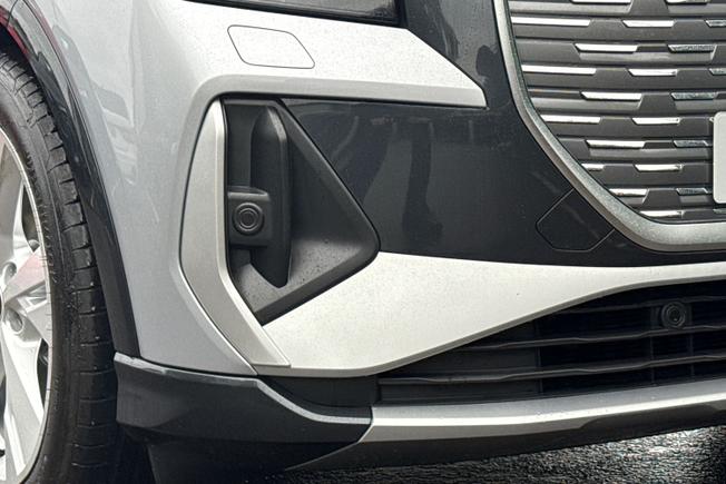 AUDI Q4 e-tron Photo 21