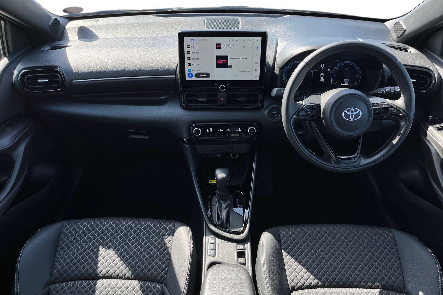 Toyota YARIS Photo 9