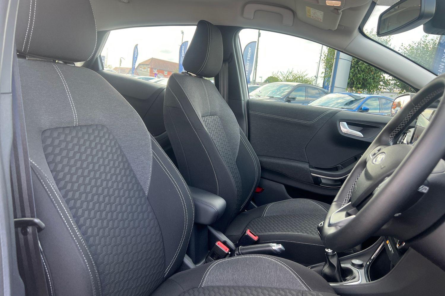 Ford PUMA Photo 16