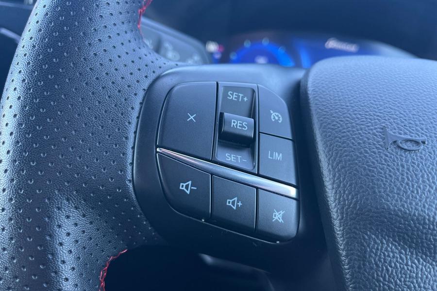 Ford Kuga Photo autoimg-40006a0c12efd5c17dc9393a6e2163a92a67de28.jpg
