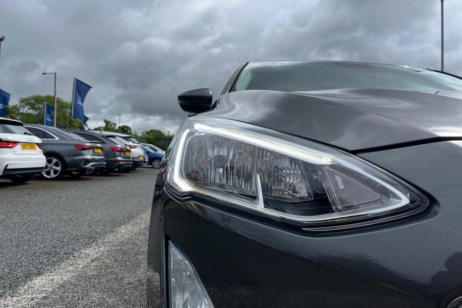 Ford Focus Photo autoimg-400c21c3b3c78a0e8ee71fbf75f55eef4cc6f7d1.jpg