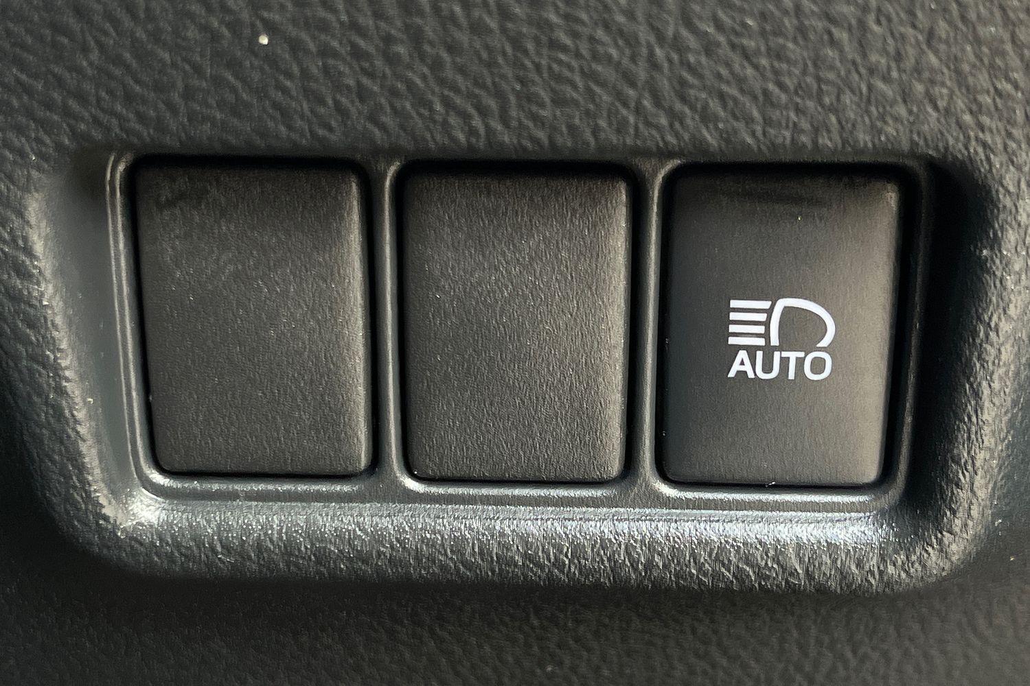 Toyota C-HR Photo 22