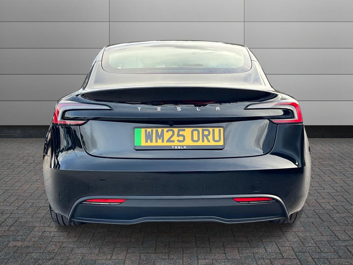 TESLA Model 3 Photo 6