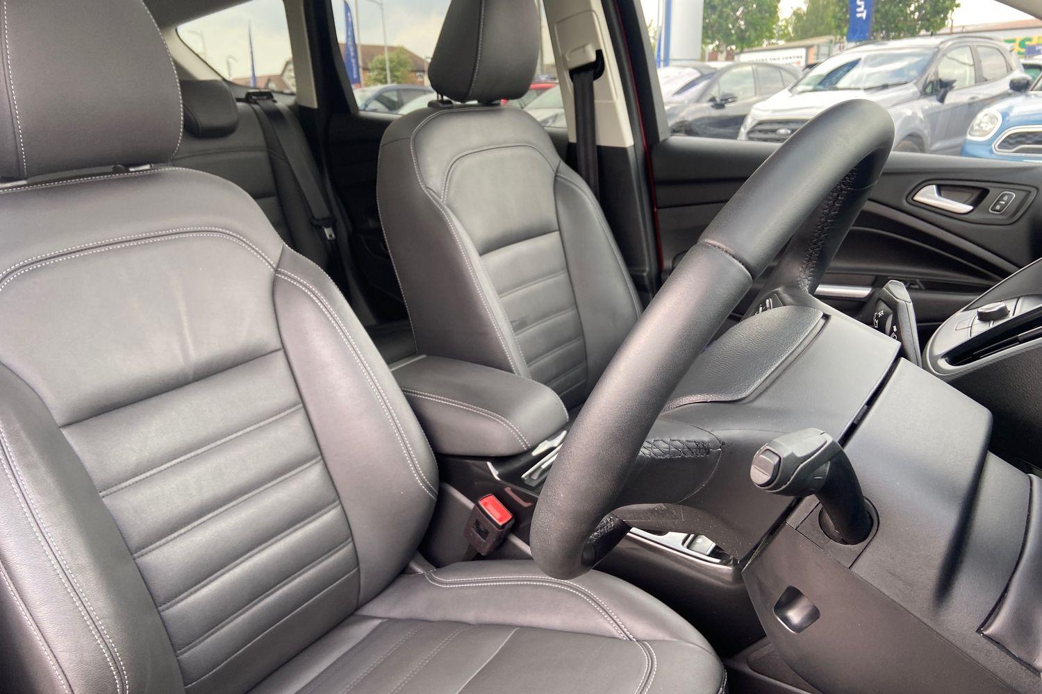 Ford KUGA Photo 16