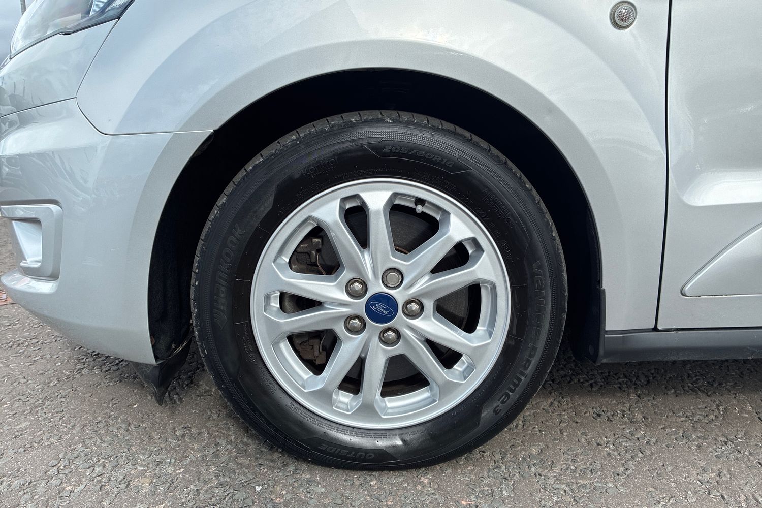 Ford TRANSIT CONNECT Photo 14