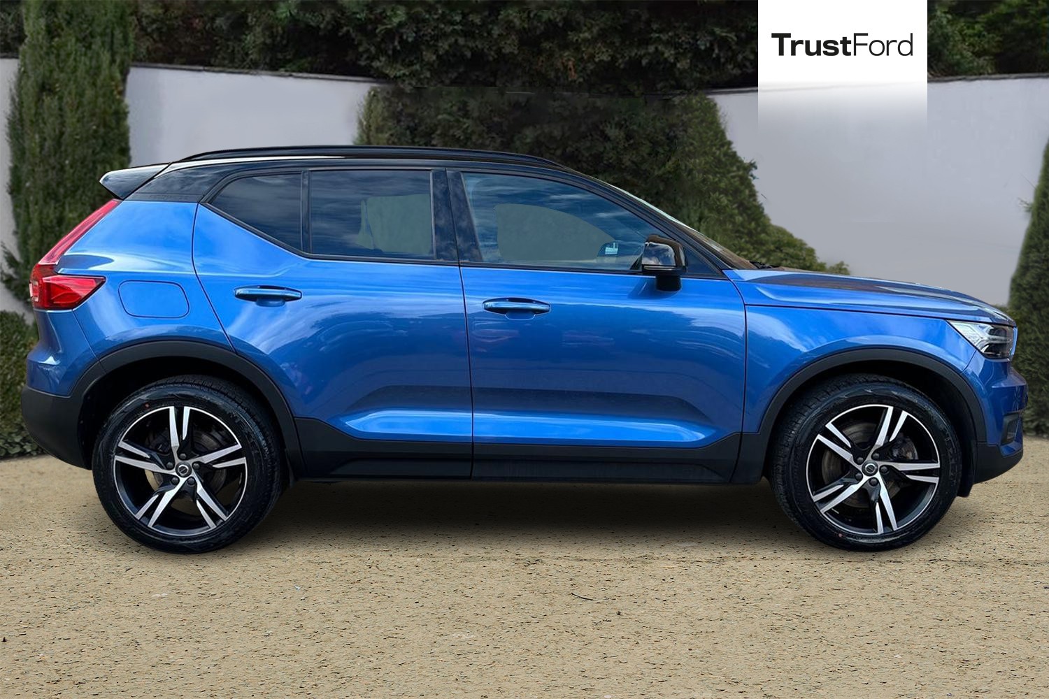 Volvo XC40 Photo 2