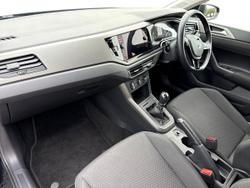 VOLKSWAGEN Polo Photo 2