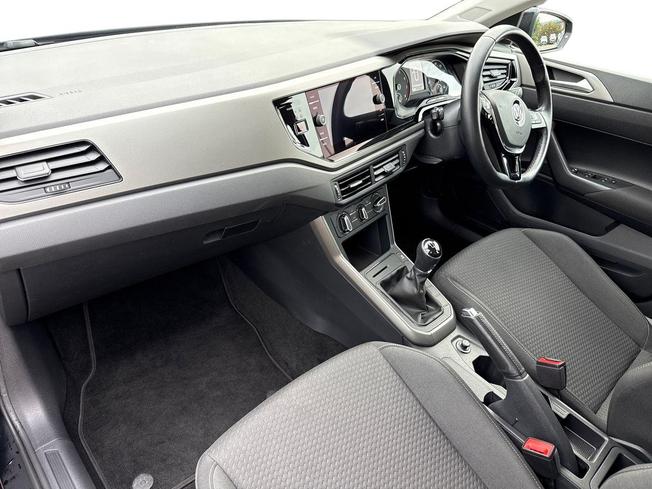 VOLKSWAGEN Polo Photo 2
