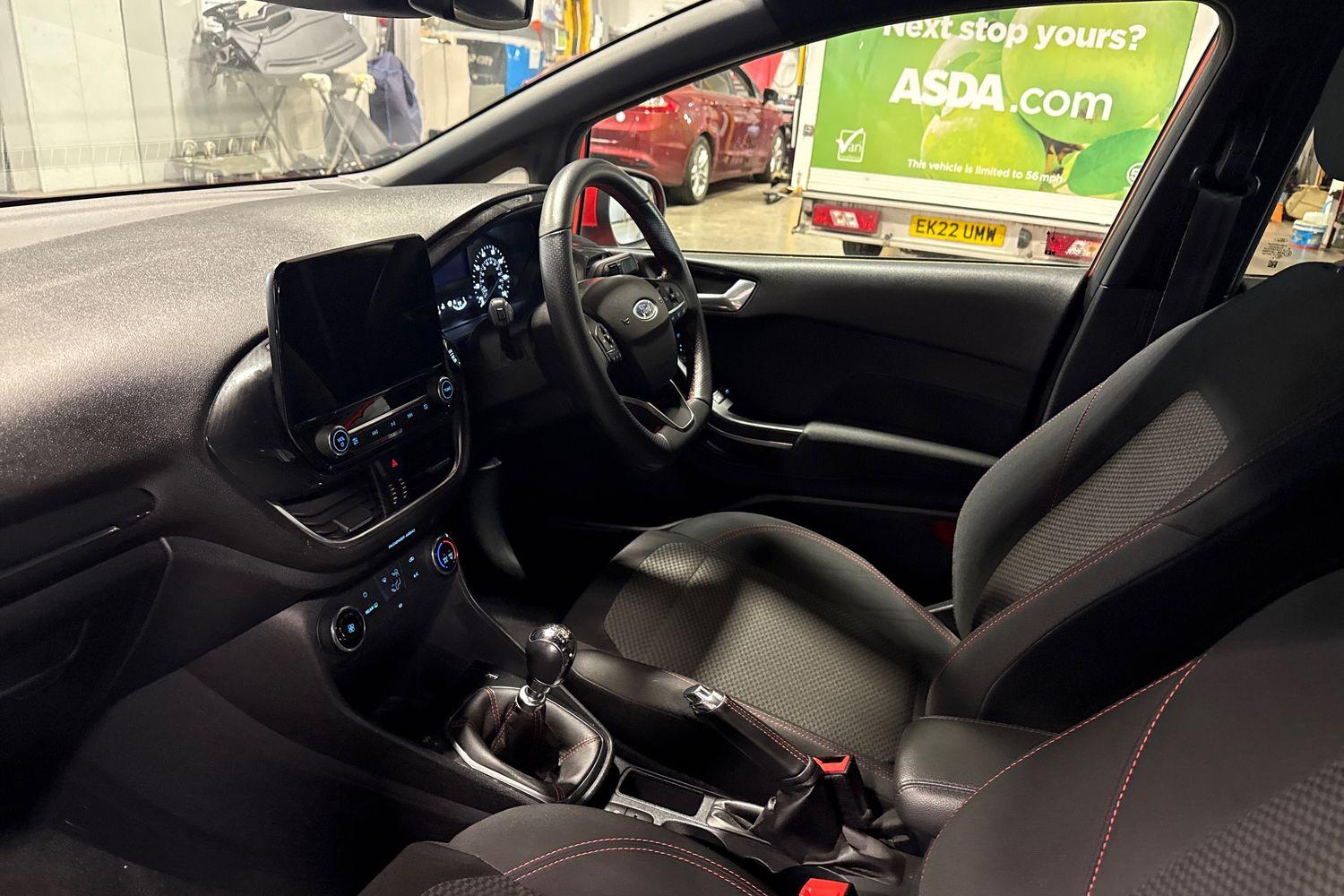 Ford FIESTA Photo 17