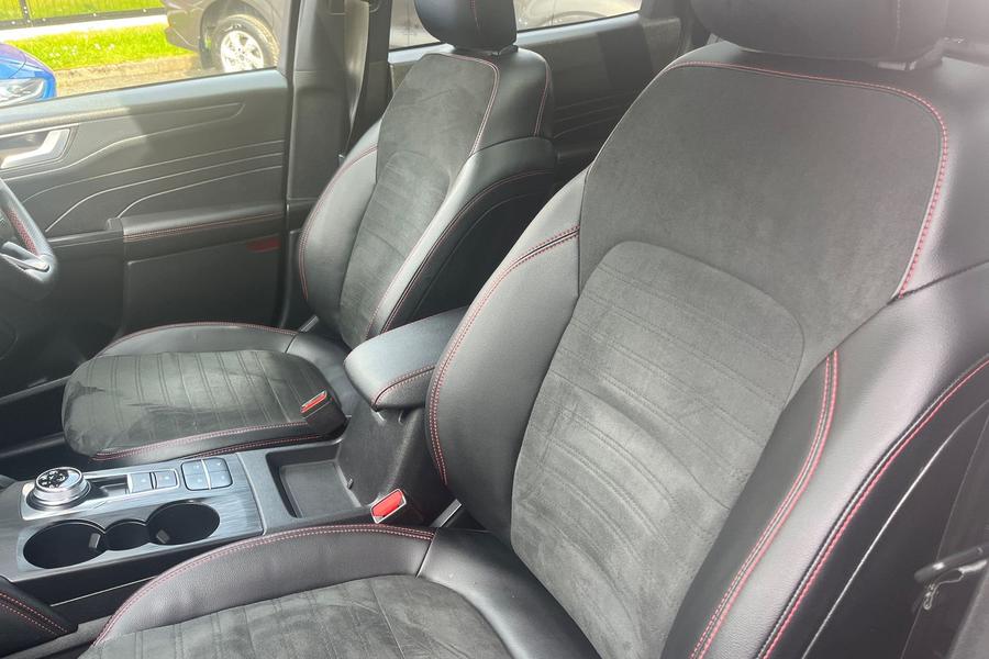 Ford KUGA Photo autoimg-403928a8ce66655fb48393aaf15ce30d48e5308f.jpg
