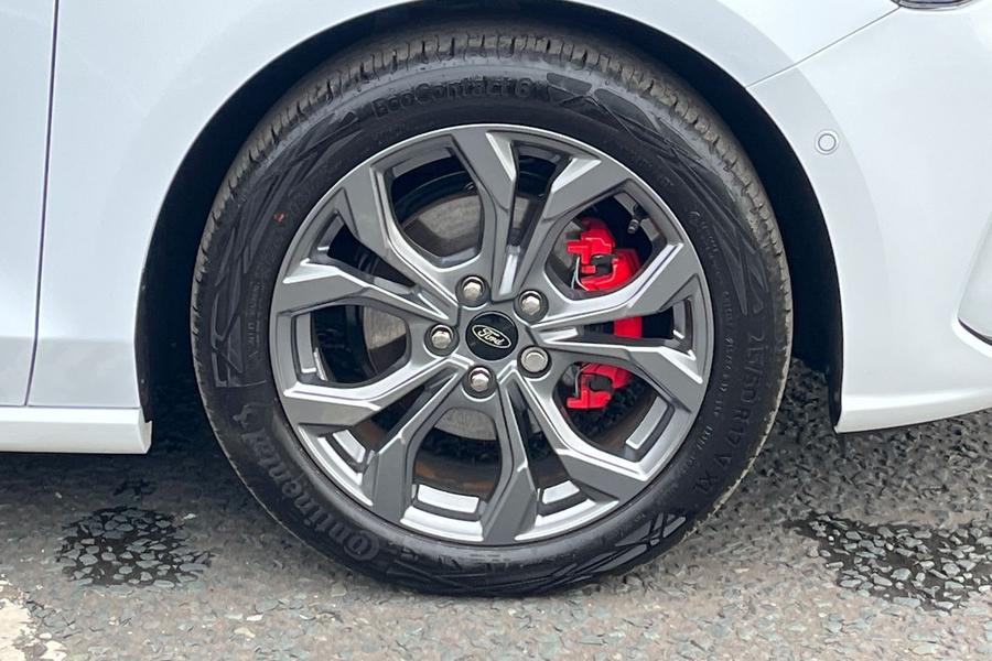 Ford FOCUS Photo autoimg-4043959f1d6c6bd6ad6a7ba190405a2540240eb3.jpg