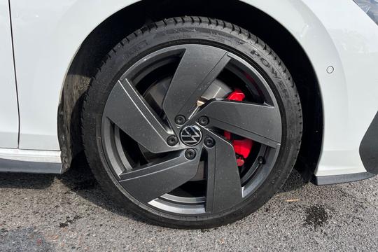 Volkswagen Golf Photo autoimg-4044e82e5326fbc62496124b94507833d7bd243d.jpg