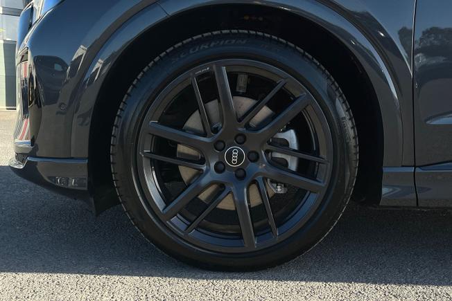 Audi Q4 Photo 5
