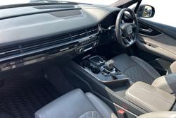 AUDI Q7 Photo 2
