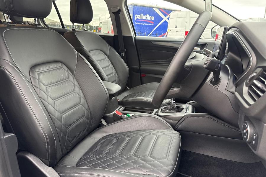 Ford FOCUS Photo autoimg-404a5b90399a5c8150094e05d6d500e3807159a5.jpg