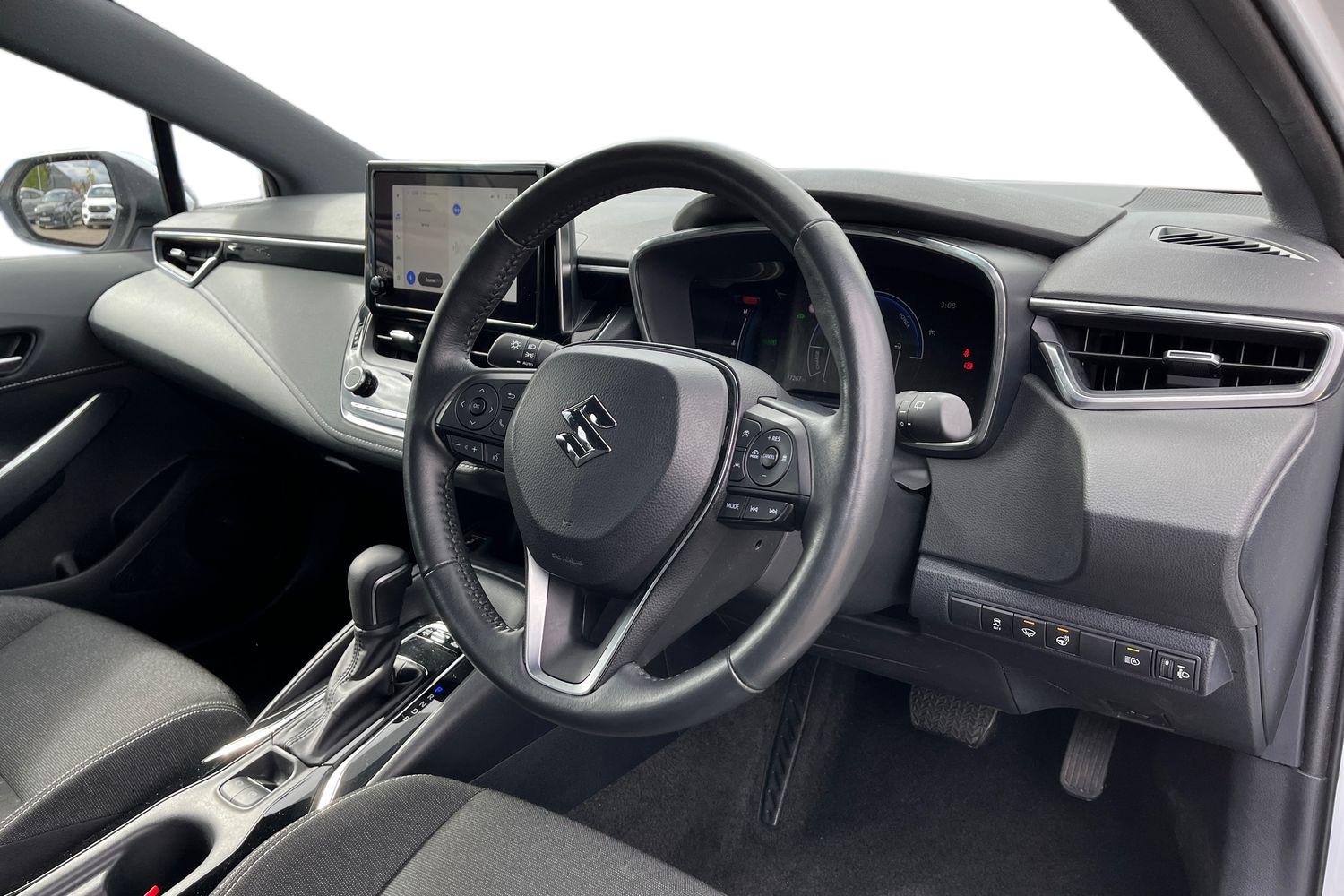 Suzuki Swace Photo 8