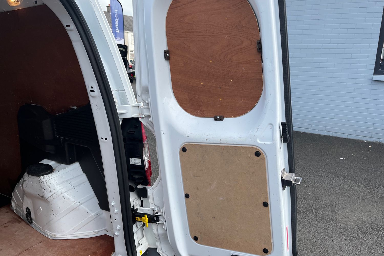 Ford TRANSIT COURIER Photo 36