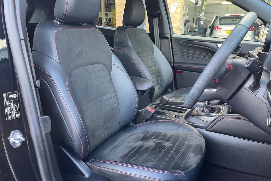 Ford KUGA Photo autoimg-4063e79c3972d6f51bb690fe5ce6c1be75b603dc.jpg