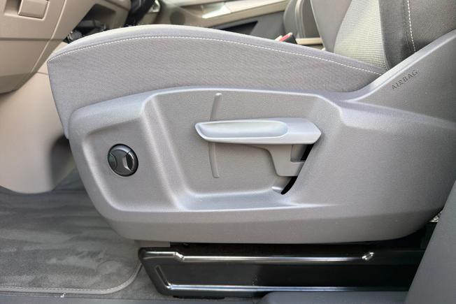 VOLKSWAGEN Multivan Photo 42