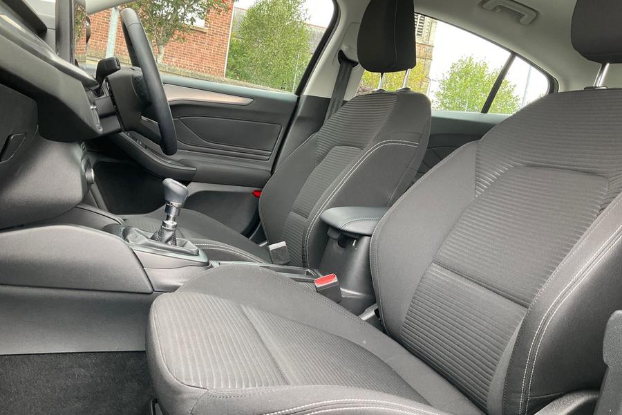 Ford Focus Photo autoimg-406af6400b4930e68ba381c82f96133a90cf5a0d.jpg