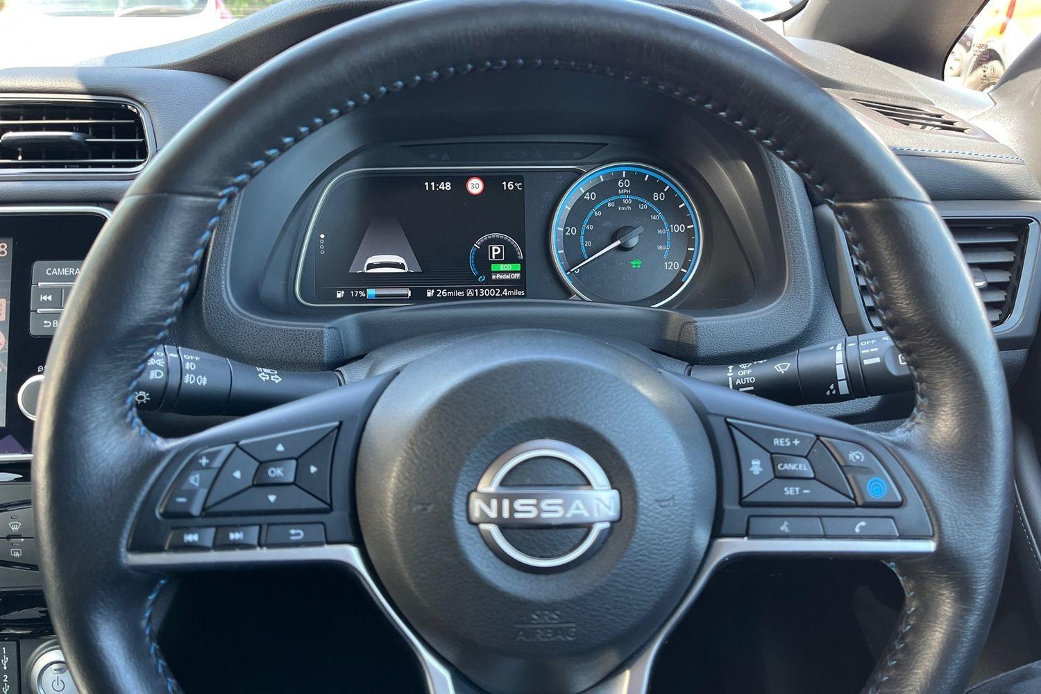 Nissan LEAF Photo 11
