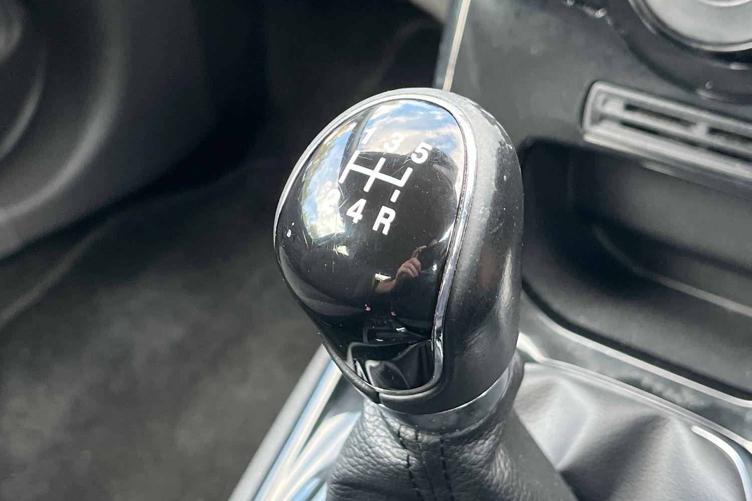Ford FIESTA Photo 21