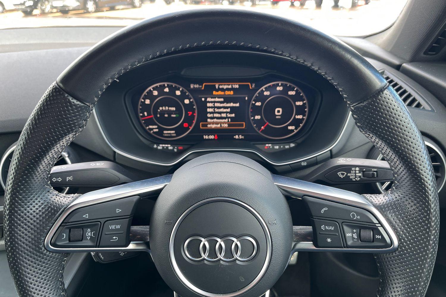 Audi TT Photo 11